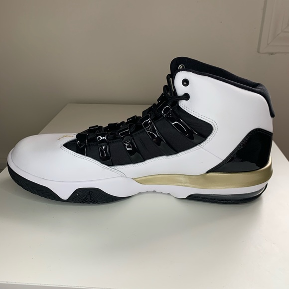 NEW Jordan Max Aura White Metallic Gold Basketball - Picture 10 of 10